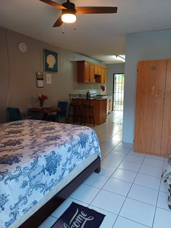 Guest house Errol And Nancys Place Nassau